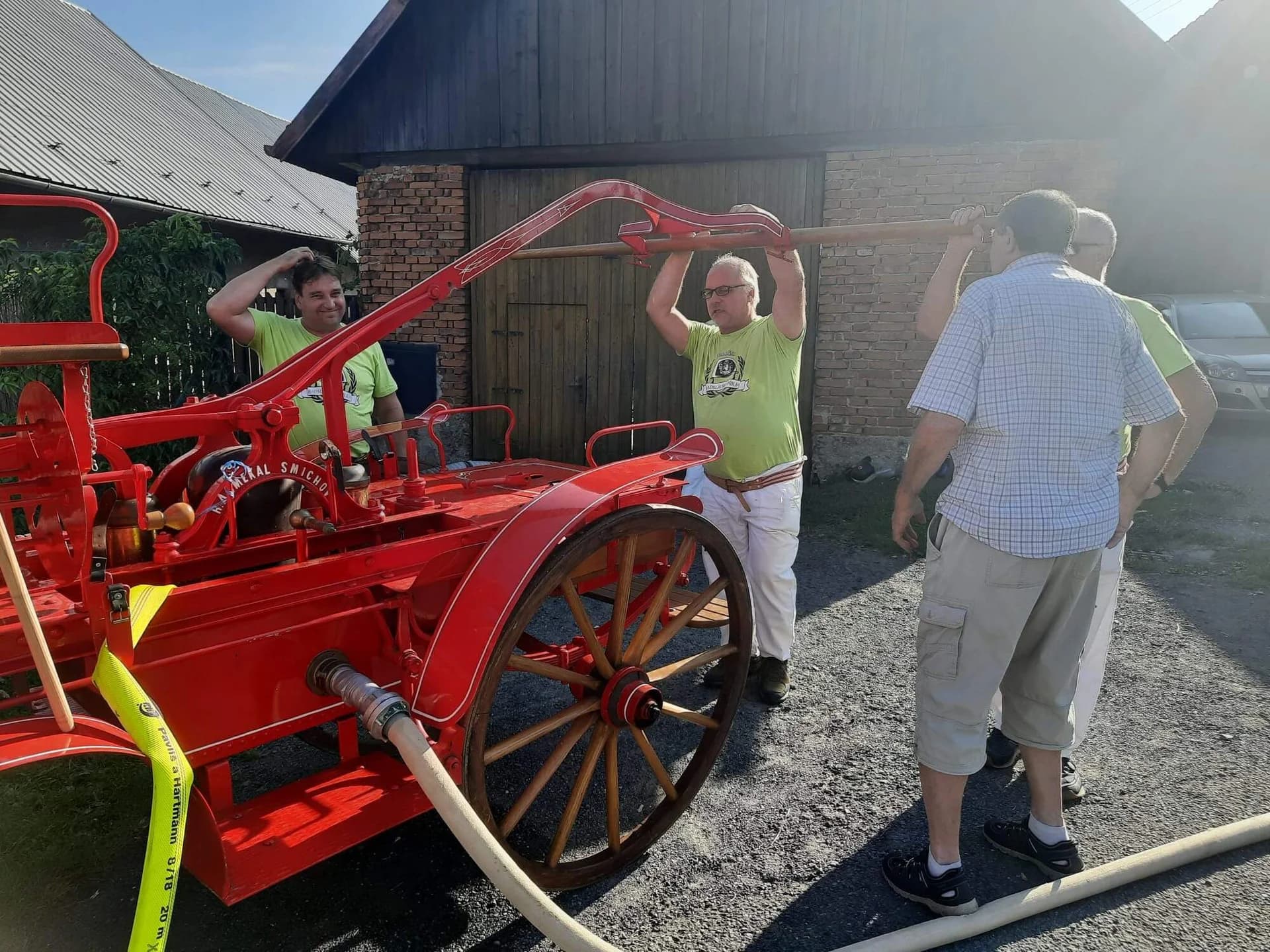 Oslavy 130 let SDH Police a dálková doprava vody prostřednictvím ručních koňských stříkaček
