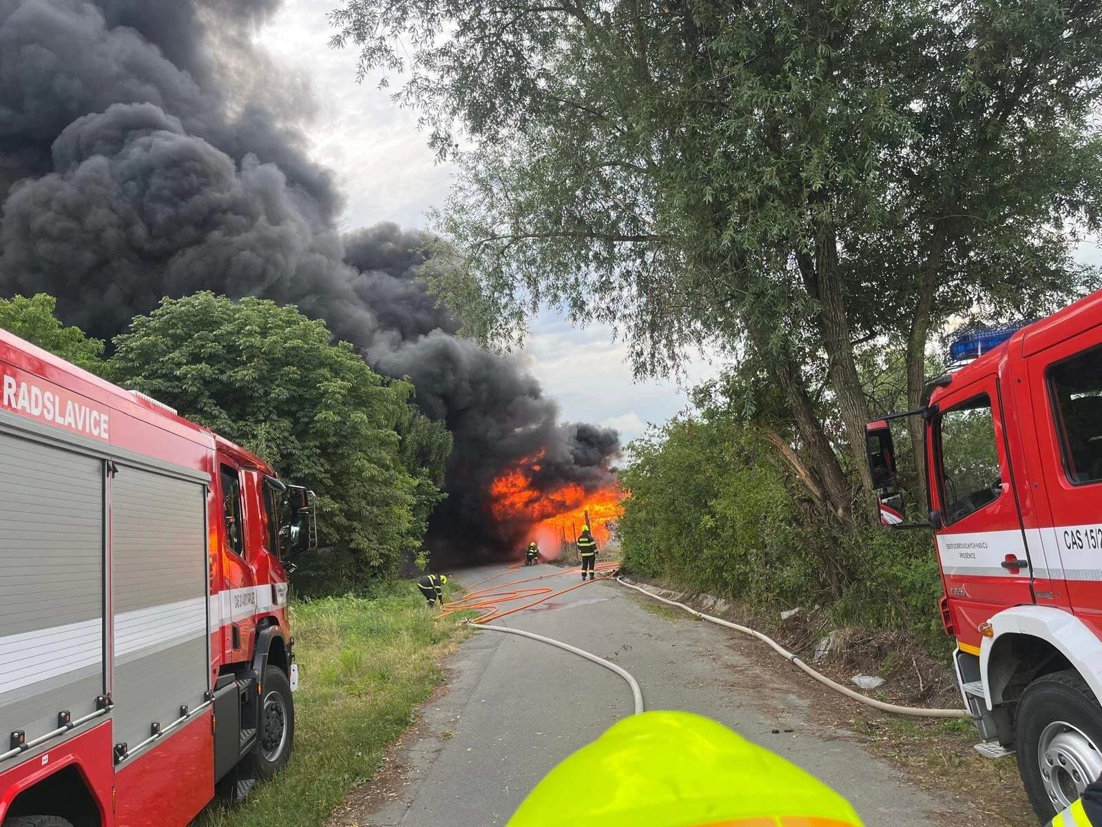 Požár skládky plastů Buk 3.7.2025
